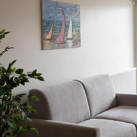 1 Chambre, Terrasse, Proche Tram