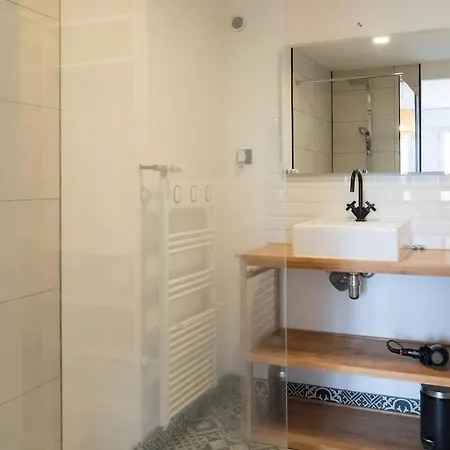 1 Chambre, Terrasse, Proche Tram