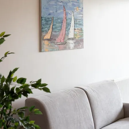 Apartment 1 Chambre, Terrasse, Proche Tram *